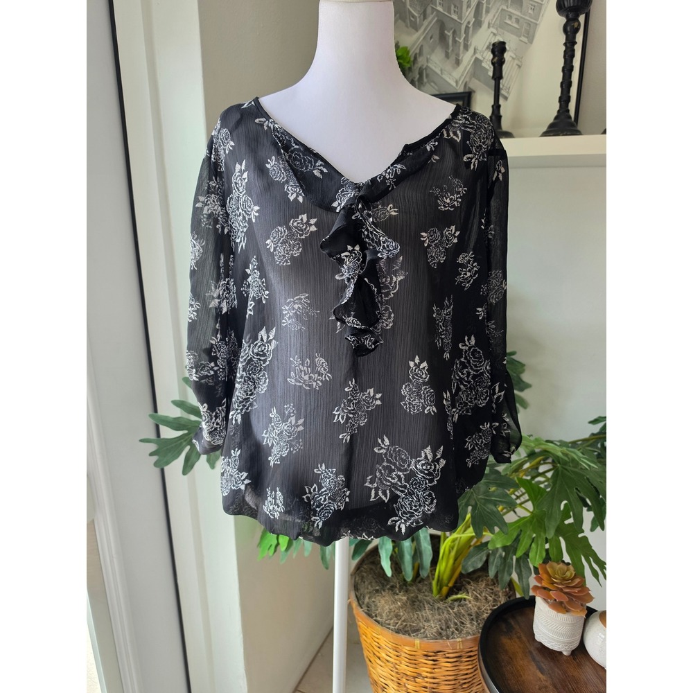 Torid Floral Chiffon Ruffle V-Neck Blouse Black White Rose Smocked Hem Size 2